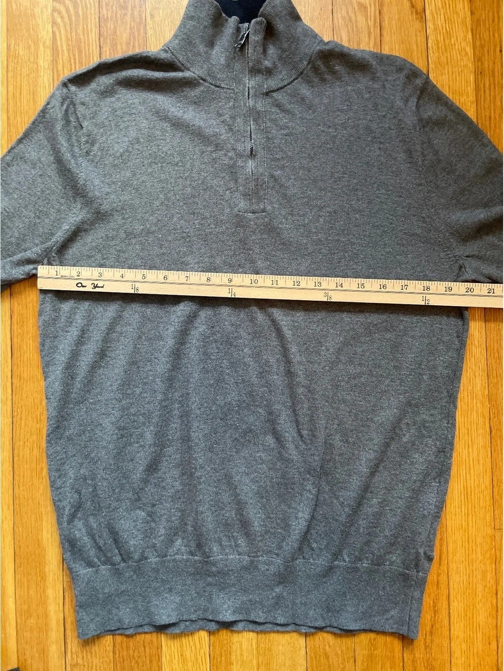 Banana Republic Men’s Gray Quarter Zip Mock Neck Sweater Large